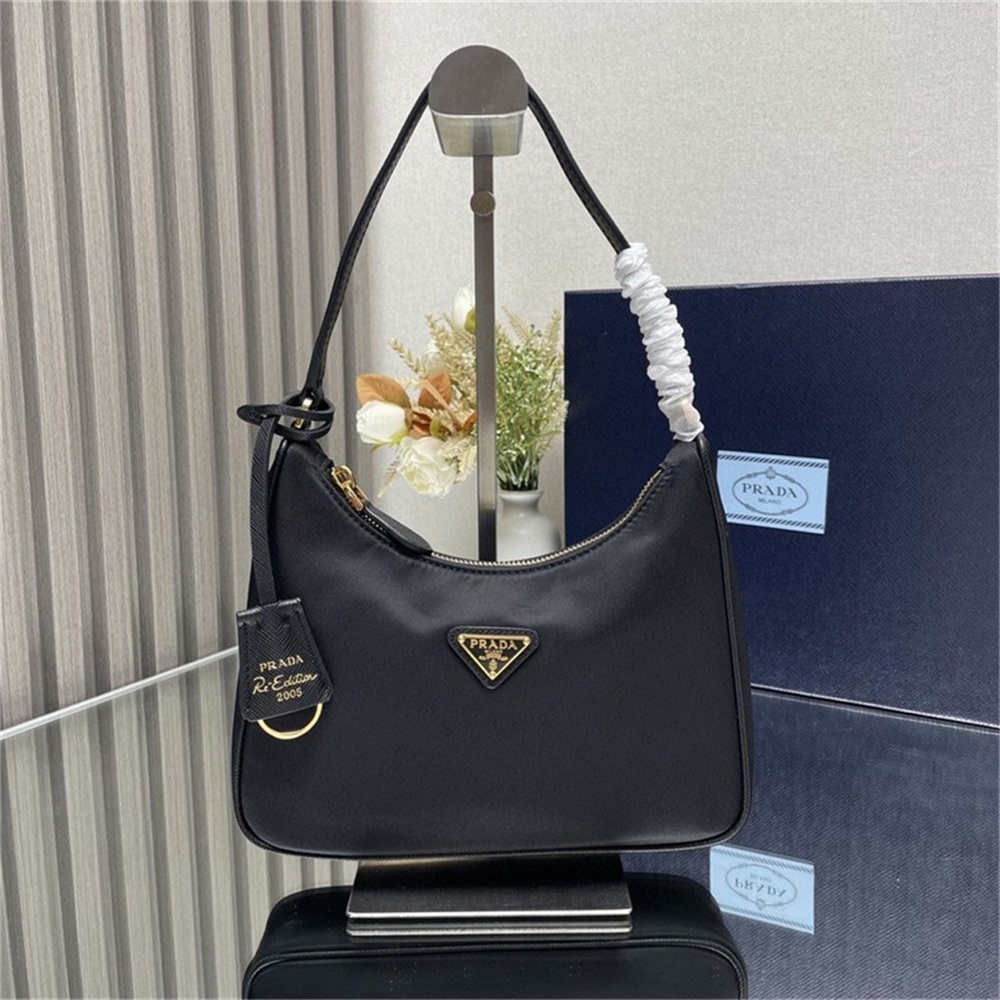 PRADA Re-Edition 2005 black hobo bag